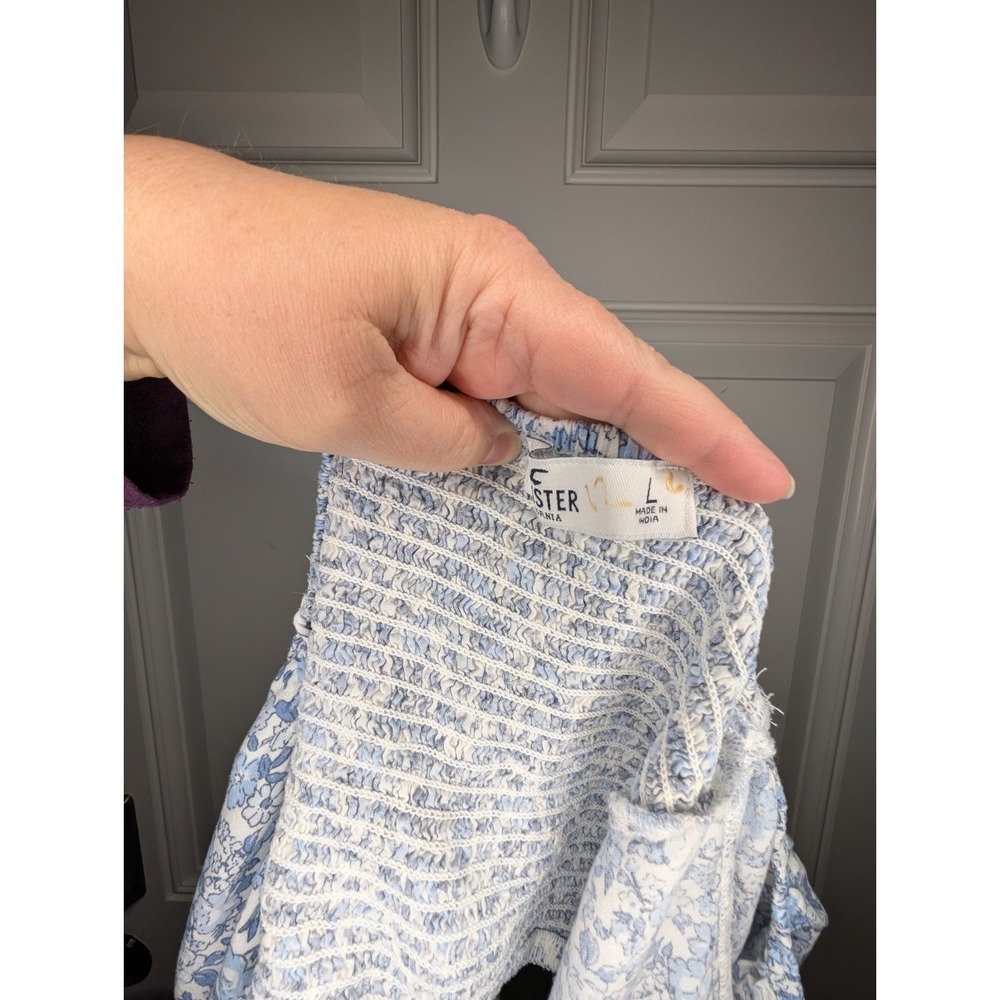 Hollister Blue White Floral Crop Top Shirred Tie Center Women's Size Large - Picture 4 of 6